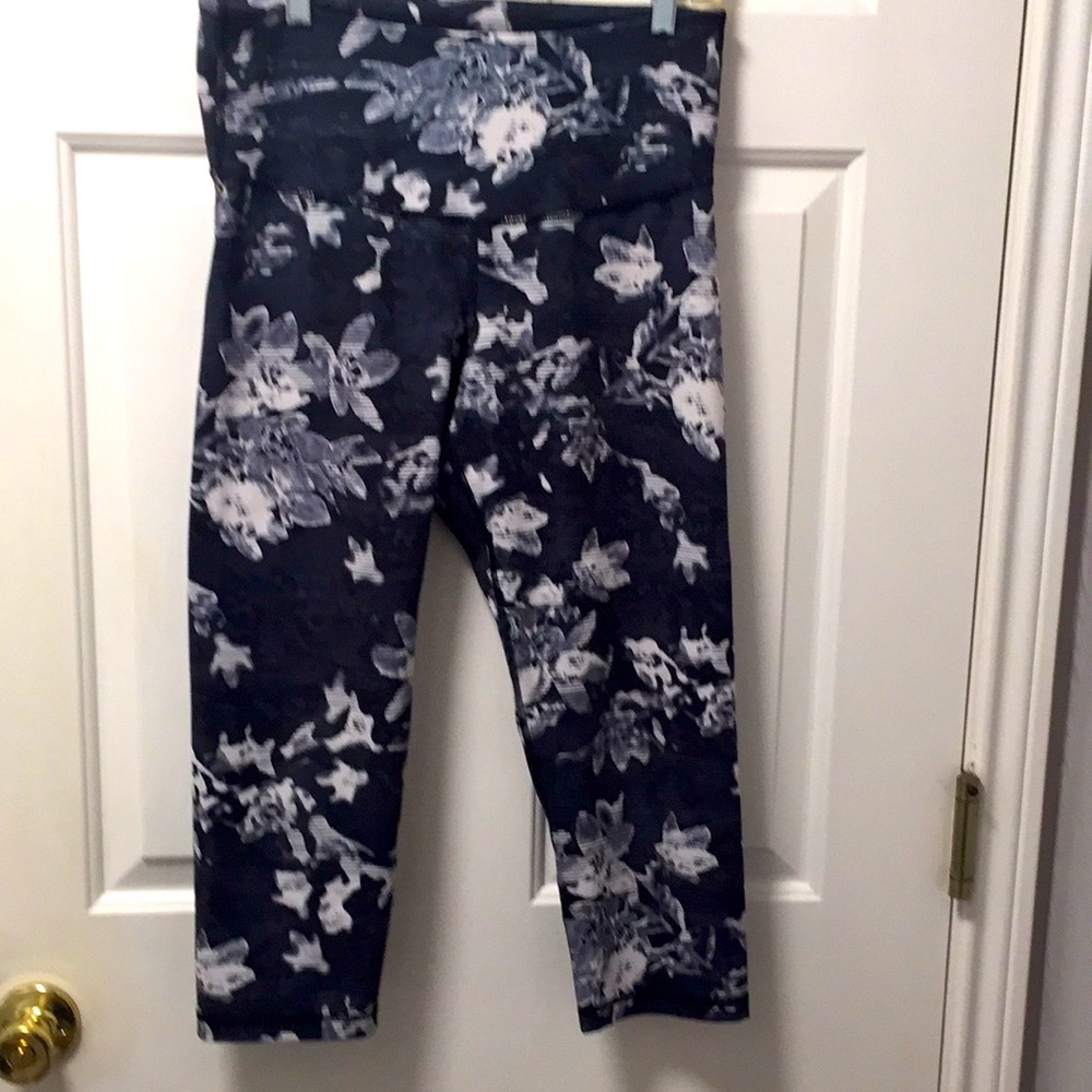 Old Navy Active Wear  Capri Size Large